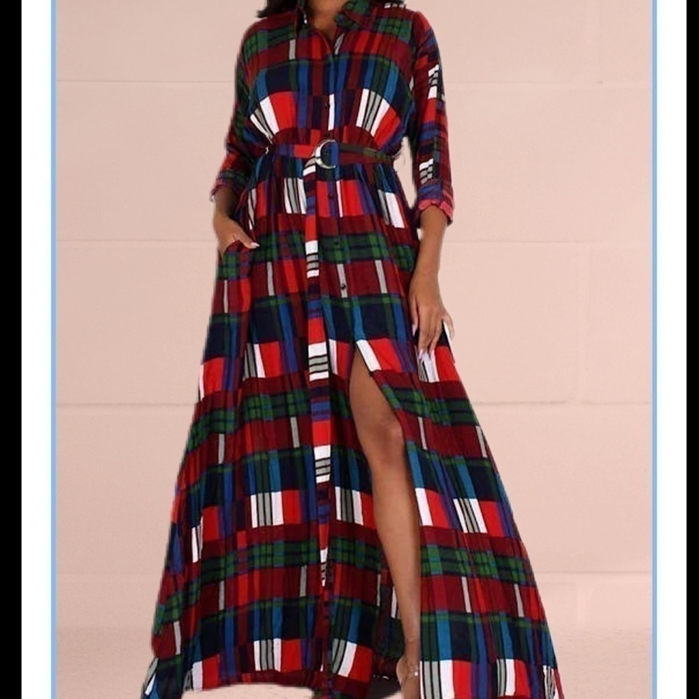 Plaid floor length maxi dress with matching belt, pockets and front buttons. (S)